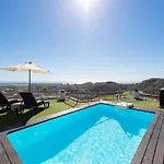 In With Private Heated Pool וילה *